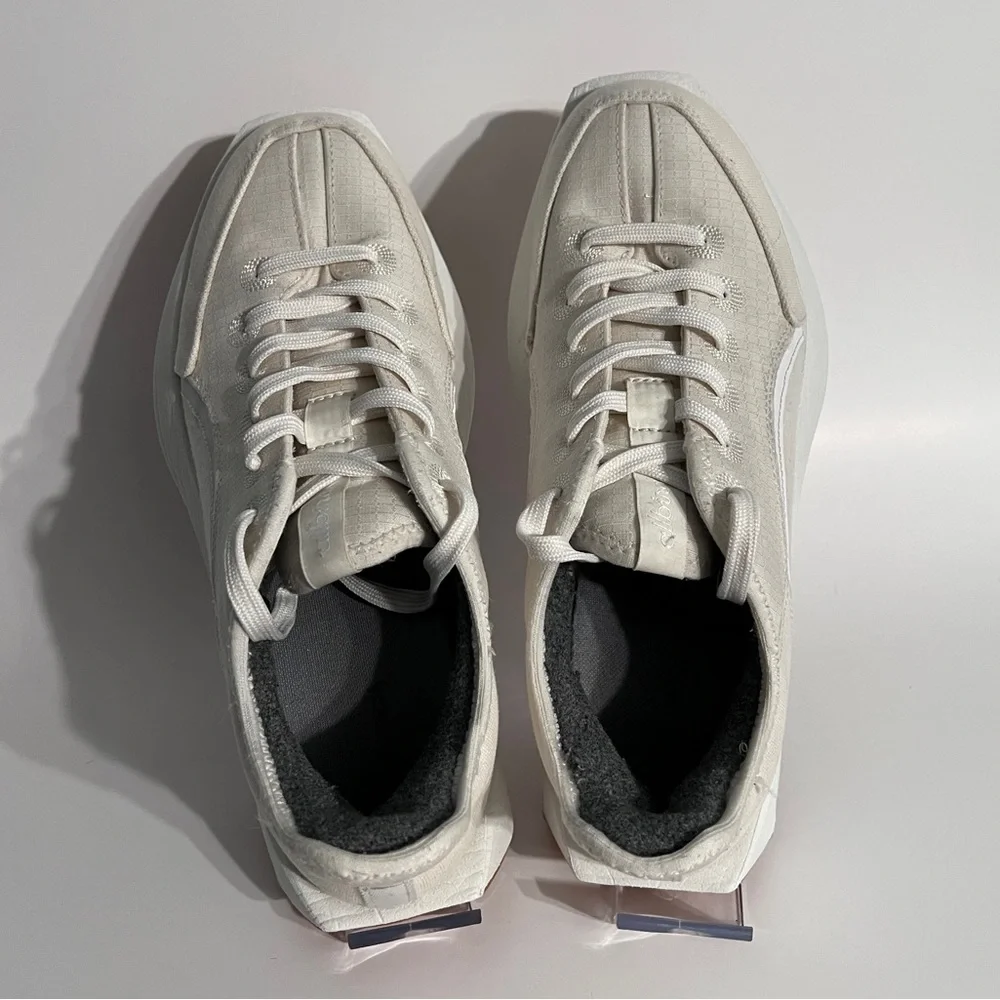 Allbirds Women’s Risers Sneakers, size 10. Cream off-white, white soles.